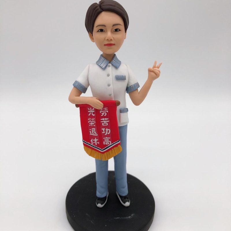 醫護榮休與畢業首選【護士人像公仔表揚錦旗】手持錦旗造型 / 高度讚揚專業護理 Nurse Pennant Figurine