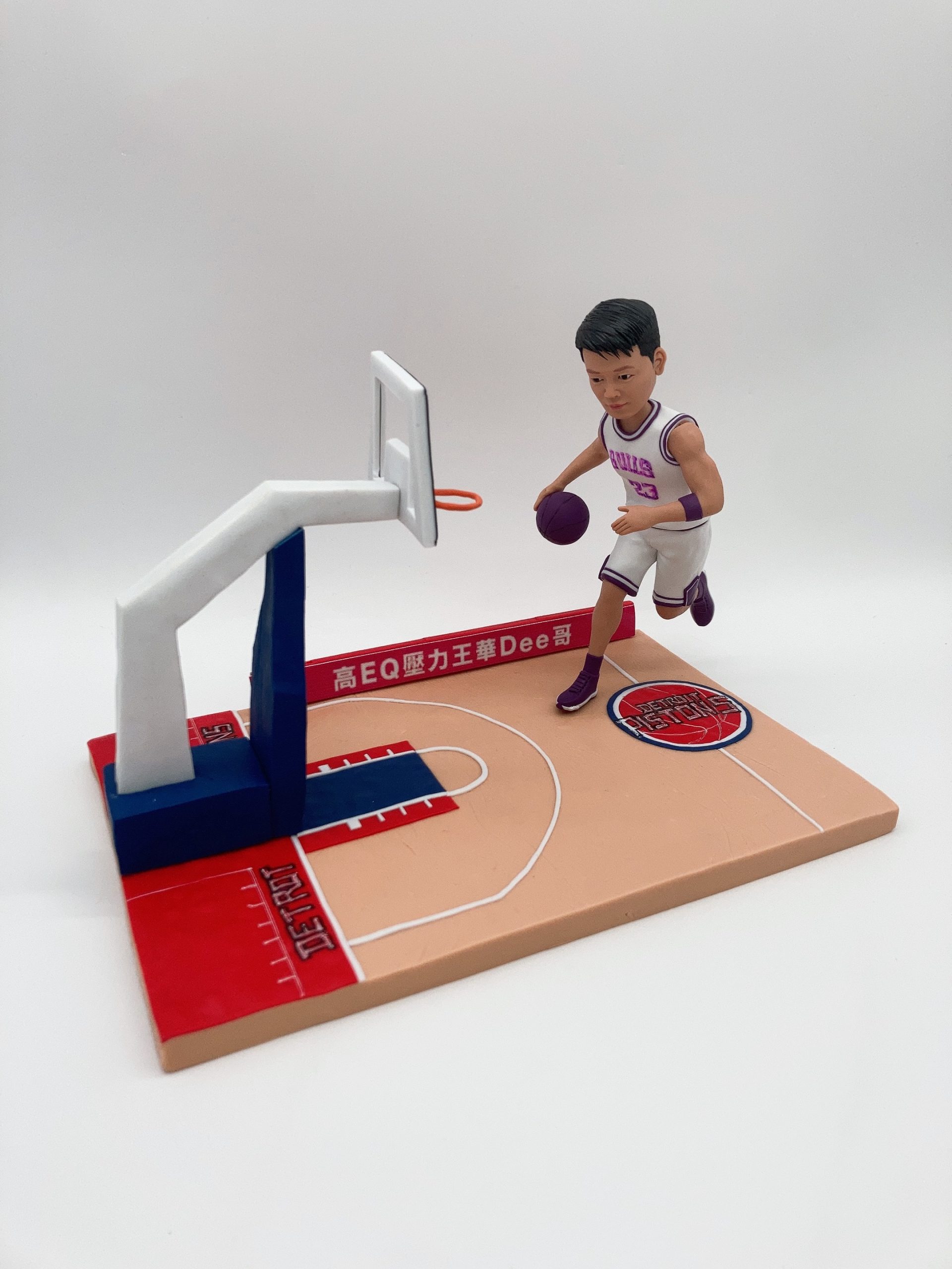 【籃球場運球過人 · 運動員人像公仔】客製化籃球員與運動紀念擺設 Basketball Figurine - Image 6