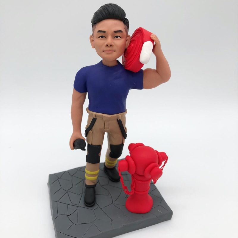 【消防員Power Up人像公仔】專業消防制服、紅色消防喉與消防栓擺設 / Firefighter Figurine with Fire Hydrant