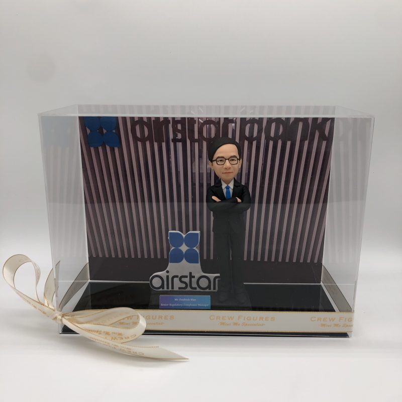 【Airstar高級法規合規經理人像公仔】專業西裝與專屬展示盒客製化公仔擺設 / Airstar Senior Regulatory Compliance Manager Figurine