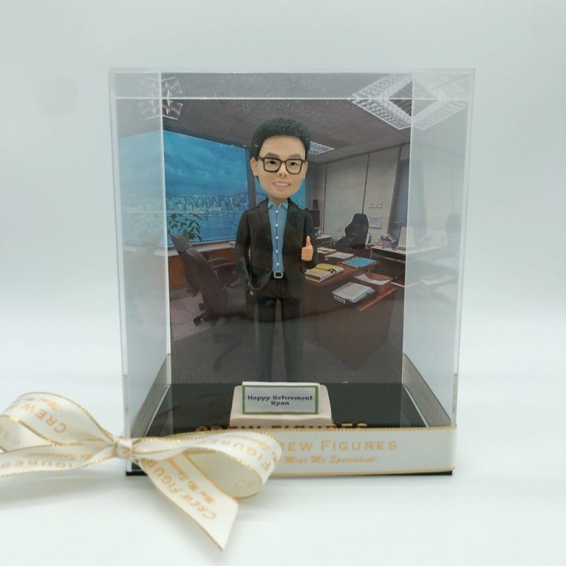 【辦公室背景人像公仔】主管退休紀念與職場客製化公仔擺設 / Office Background Figurine