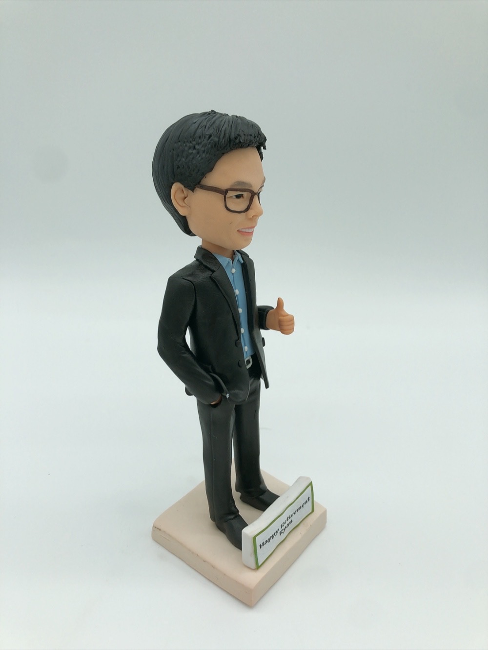 【辦公室背景人像公仔】主管退休紀念與職場客製化公仔擺設 / Office Background Figurine - Image 4