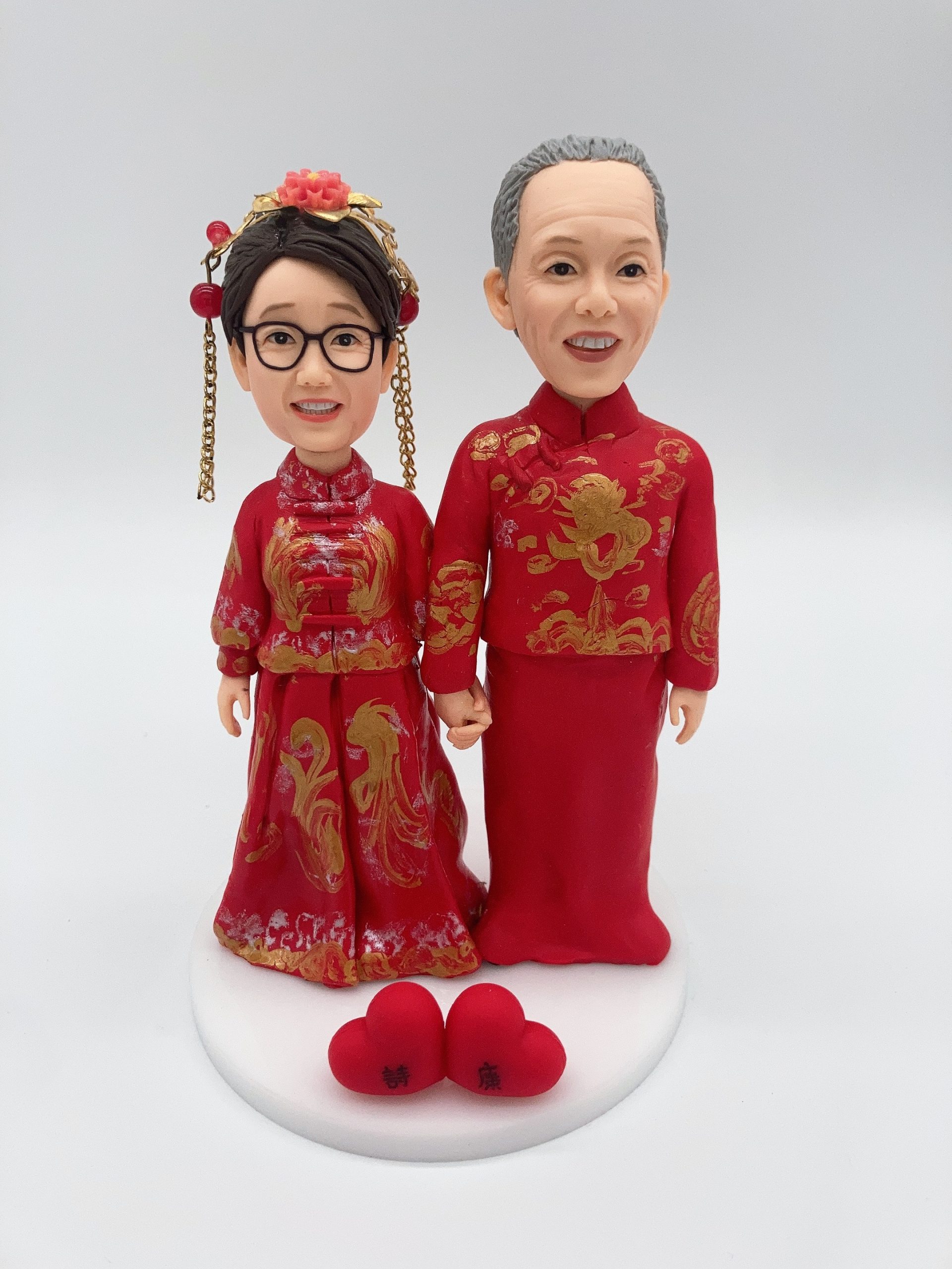 【結婚40周年永生花玻璃罩人像公仔】紅寶石婚紀念品、結婚周年禮物、長輩祝壽公仔、永生花擺設 / 40th Anniversary Preserved Flower Figurine - Image 5