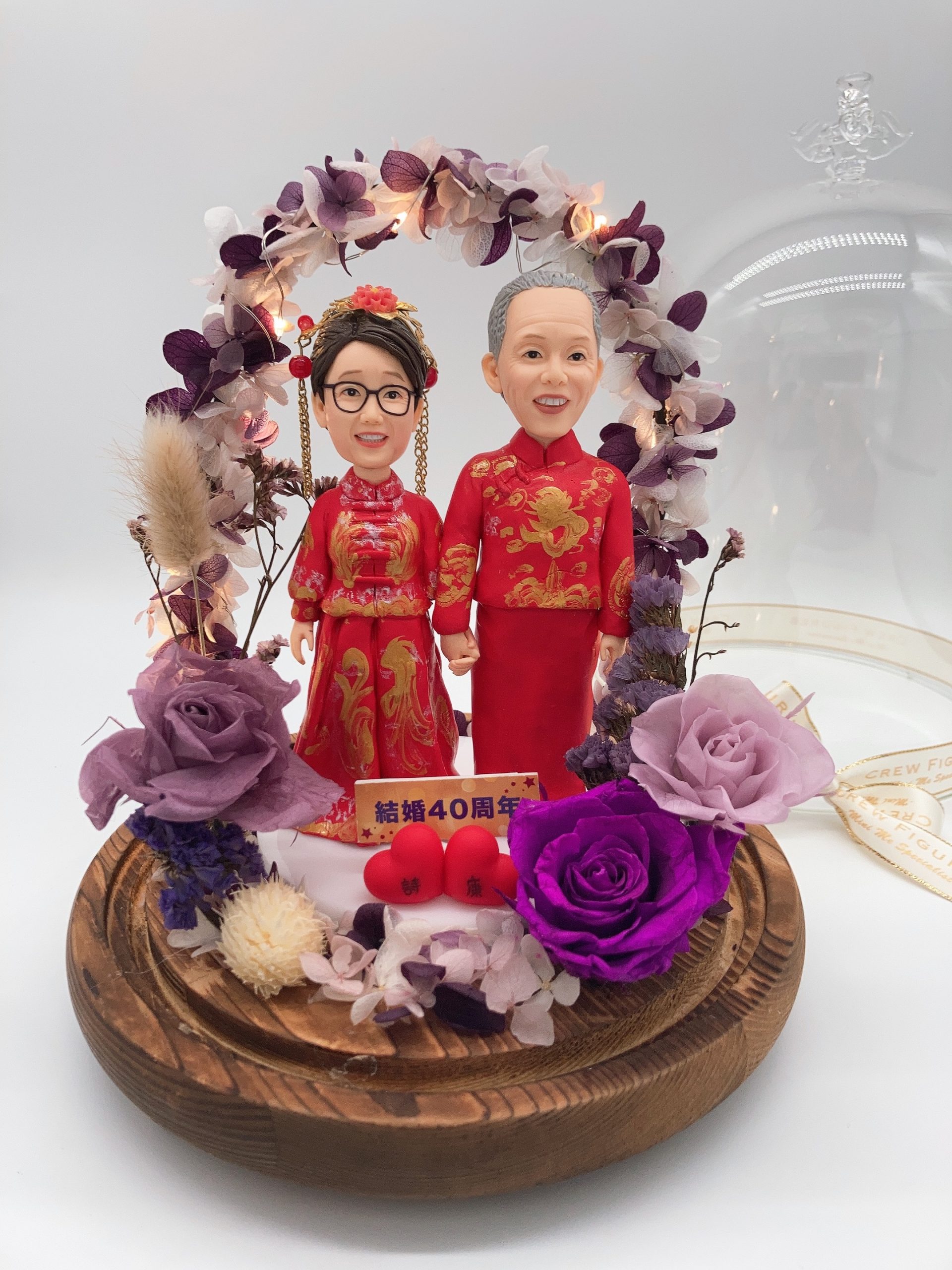 【結婚40周年永生花玻璃罩人像公仔】紅寶石婚紀念品、結婚周年禮物、長輩祝壽公仔、永生花擺設 / 40th Anniversary Preserved Flower Figurine