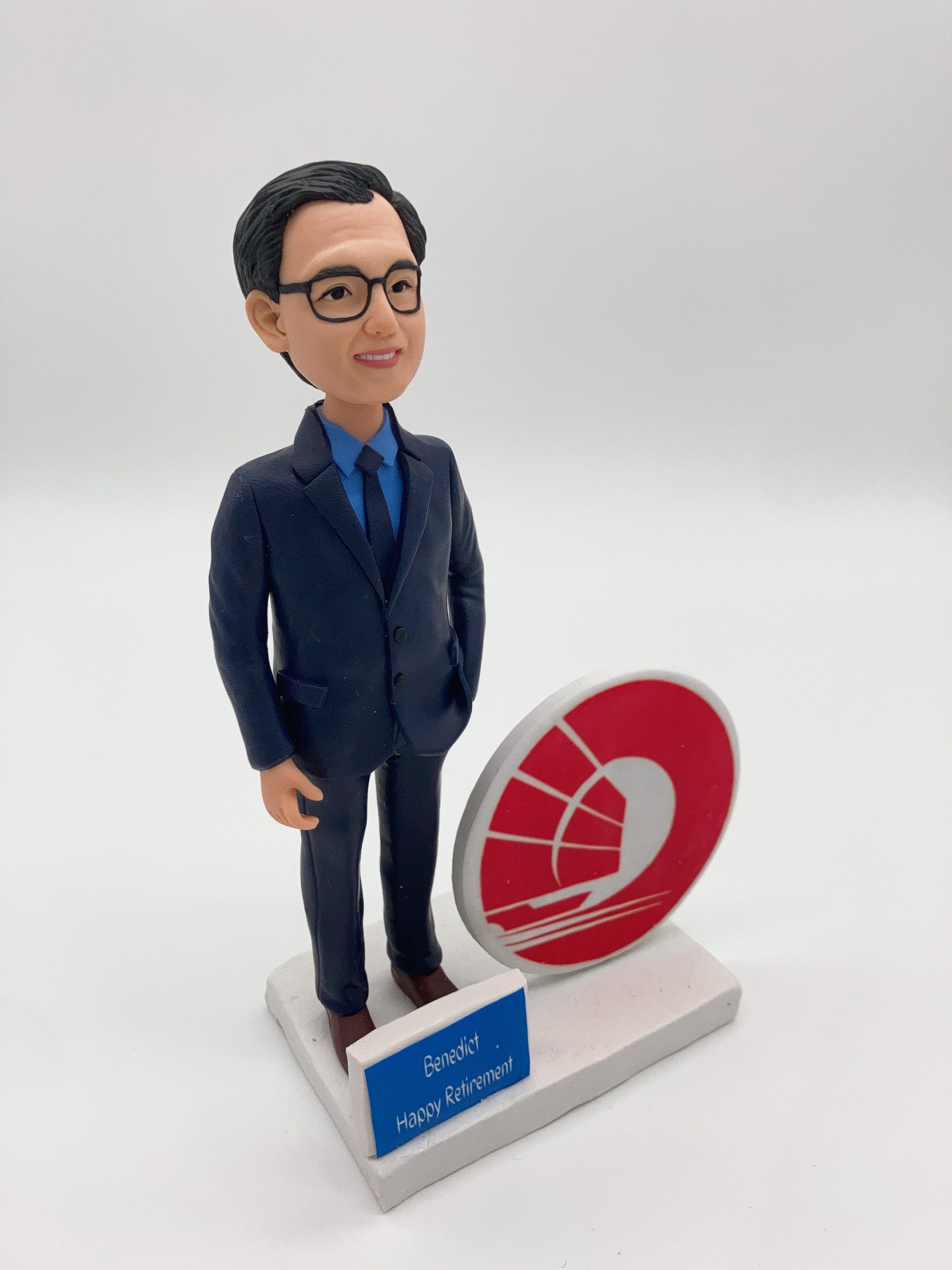【OCBC 華僑銀行高管人像公仔】銀行界散水禮物、離職禮物、榮休禮物、金融業紀念品 / OCBC Executive Figurine - Image 2