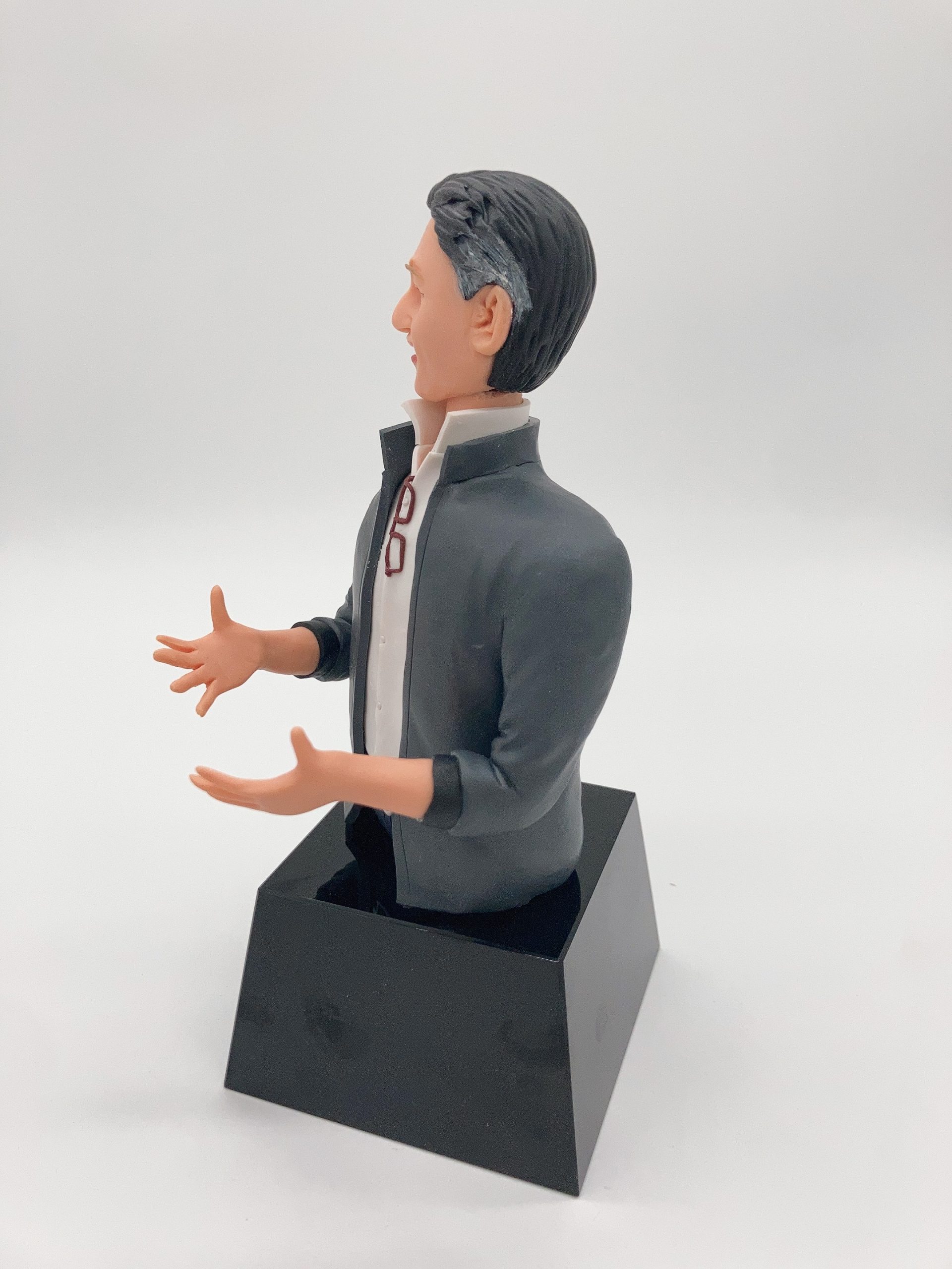 【給最愛的爺爺客製化半身公仔】孫女送禮、爺爺生日禮物、父親節禮物、真人人像公仔、專屬文字底座擺設 / Custom Grandfather Bust Figurine Gift - Image 7