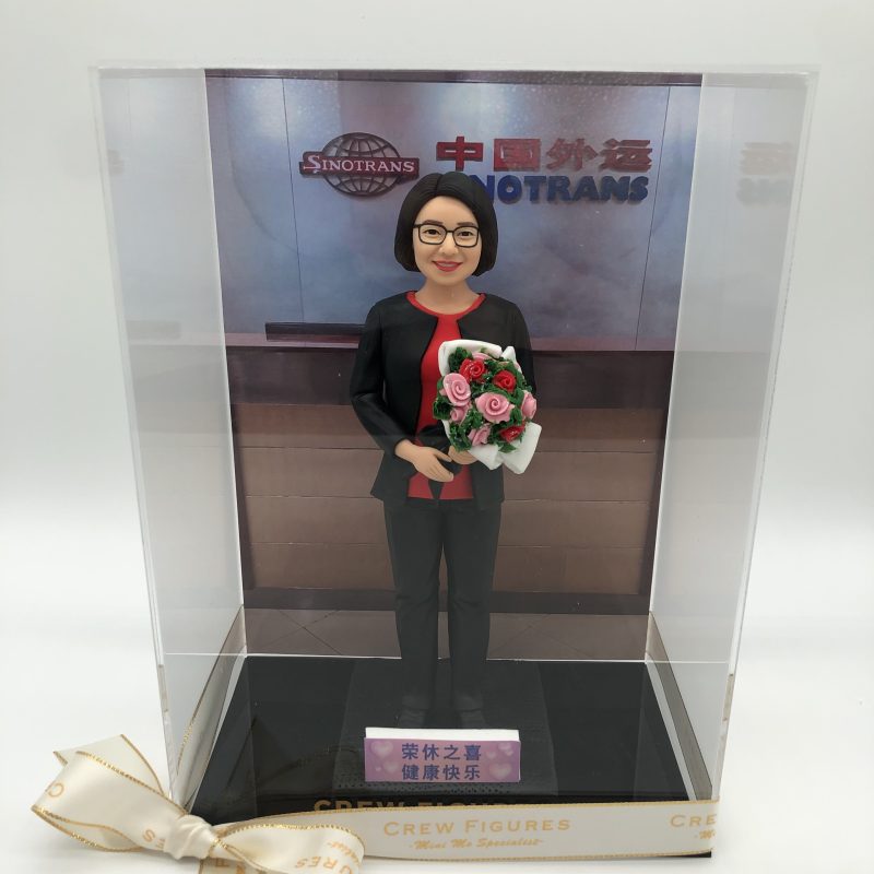 【中國外運人像公仔】企業榮休紀念與獻花客製化公仔擺設 / Sinotrans Retirement Figurine