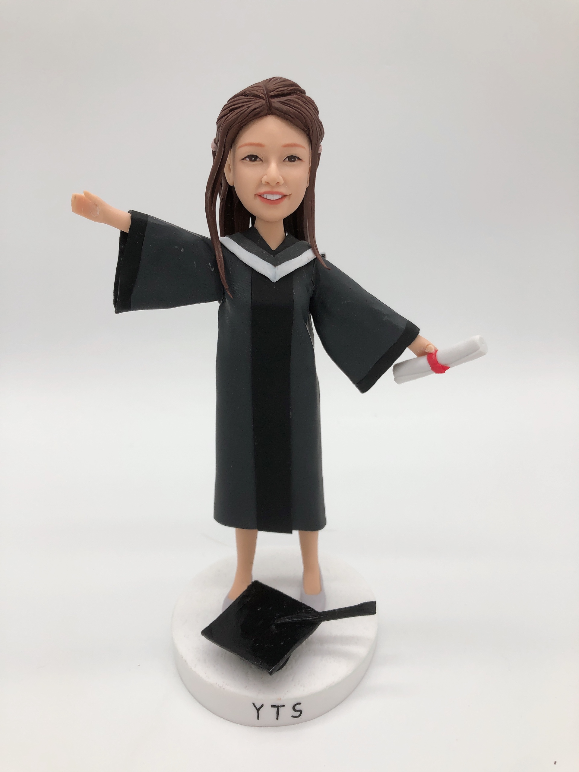 【畢業典禮人像公仔】學士服畢業生與專屬客製化公仔擺設 / Graduation Ceremony Figurine - Image 2