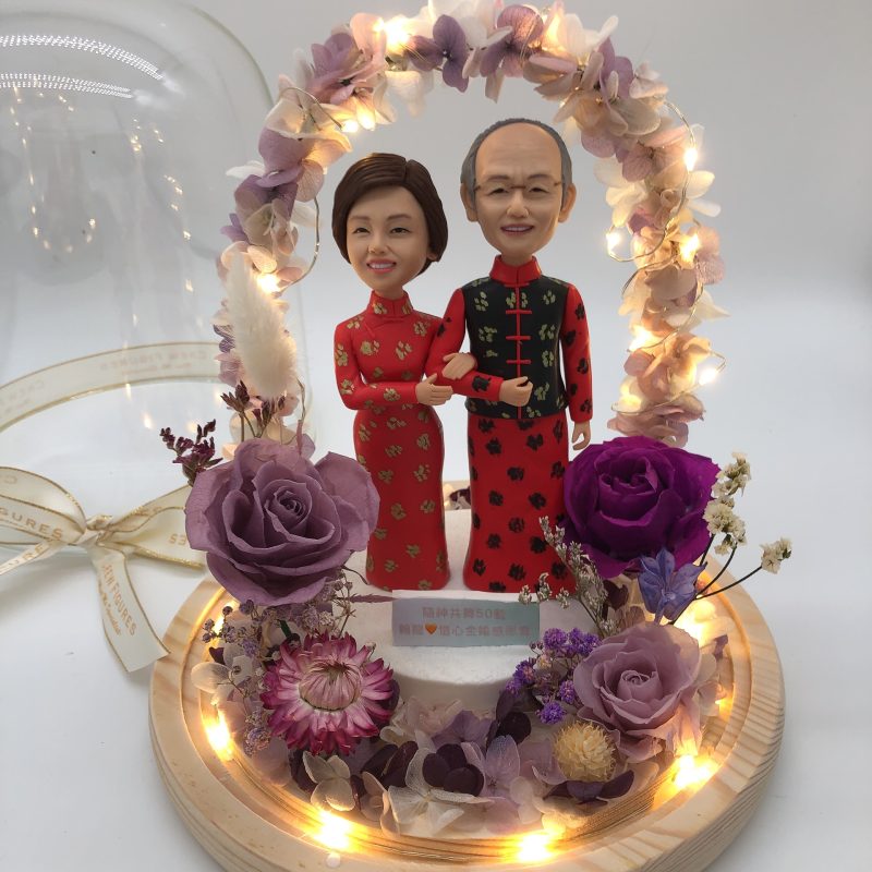 【中式結婚金婚紀念永生花玻璃罩人像公仔】金婚紀念禮物 / 伴手禮訂製 / 香港原創設計 Golden Wedding Anniversary Figurine