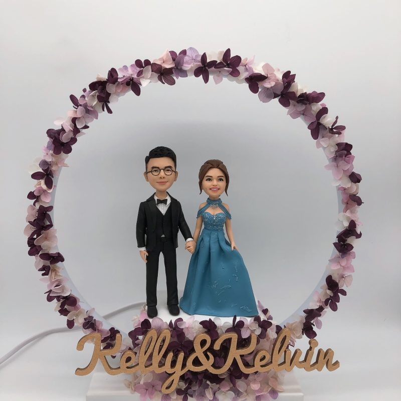 婚禮佈置、婚禮禮物【真人版公仔婚禮花圈LED燈】婚禮佈置 / 簽名字牌 / 國際電壓支援 Lighted Wreath