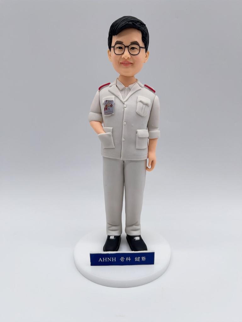 香港男護士職場人像公仔訂造・醫療人員紀念禮物推薦【白色護士制服造型公仔】香港醫護人員紀念品 / 離職轉職致敬禮物 Male Nurse Custom Figurine