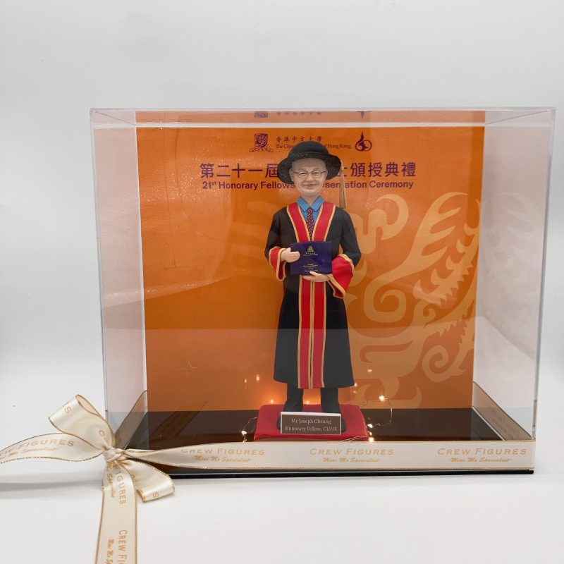 【畢業人像公仔】香港中文大學榮譽院士頒授典禮與學位紀念展示盒 CUHK Figurine