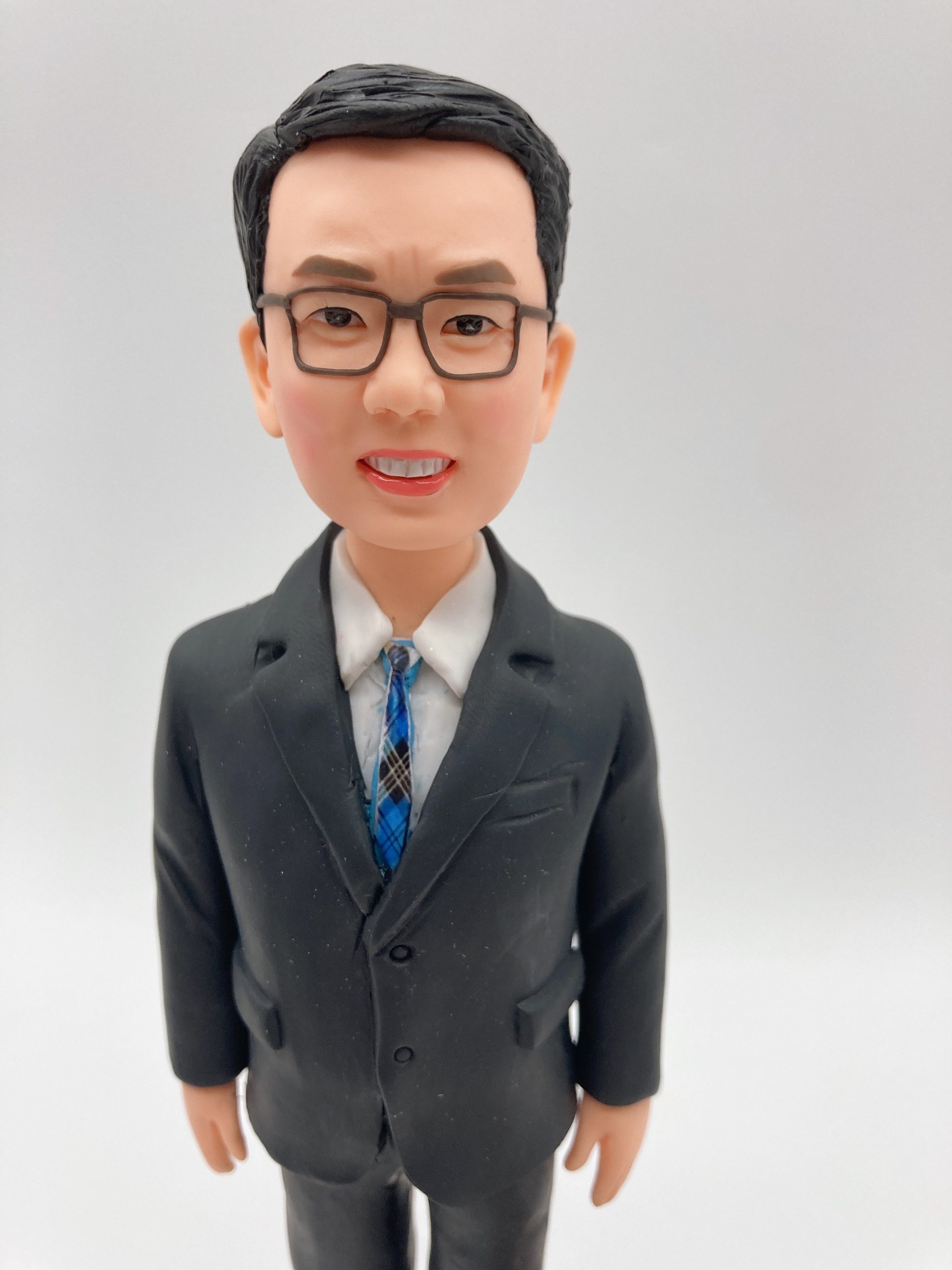 香港牧師傳道人離職榮休人像公仔訂造・教會同工致敬紀念禮物推薦【宗教主題透明展示盒擺設】香港教會紀念品 / 牧者榮休致謝禮物 Pastor Church Leader Farewell Custom Figurine - Image 4