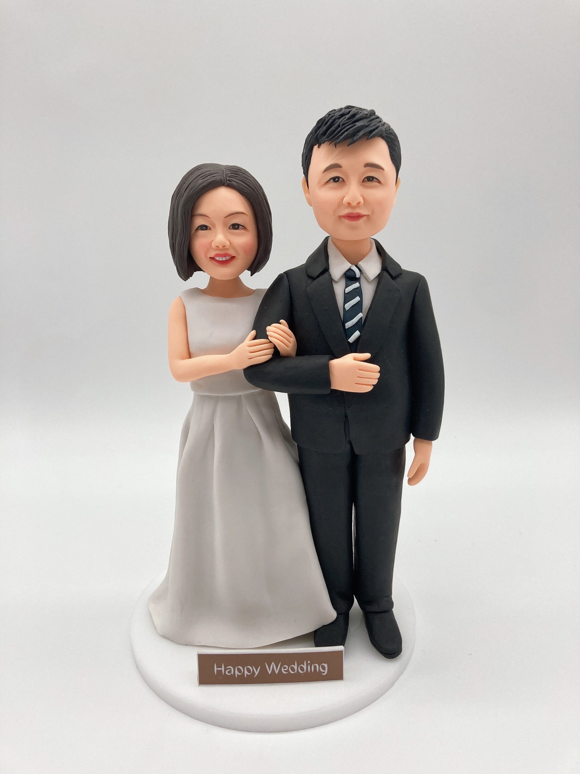 玻璃罩新人人像公仔訂造・婚禮紀念禮物推薦【新人西裝與晚禮服造型人像公仔永生花燈光玻璃罩擺設】香港新人結婚紀念品 / 婚宴送禮禮物 Wedding Custom Figurine - Image 8