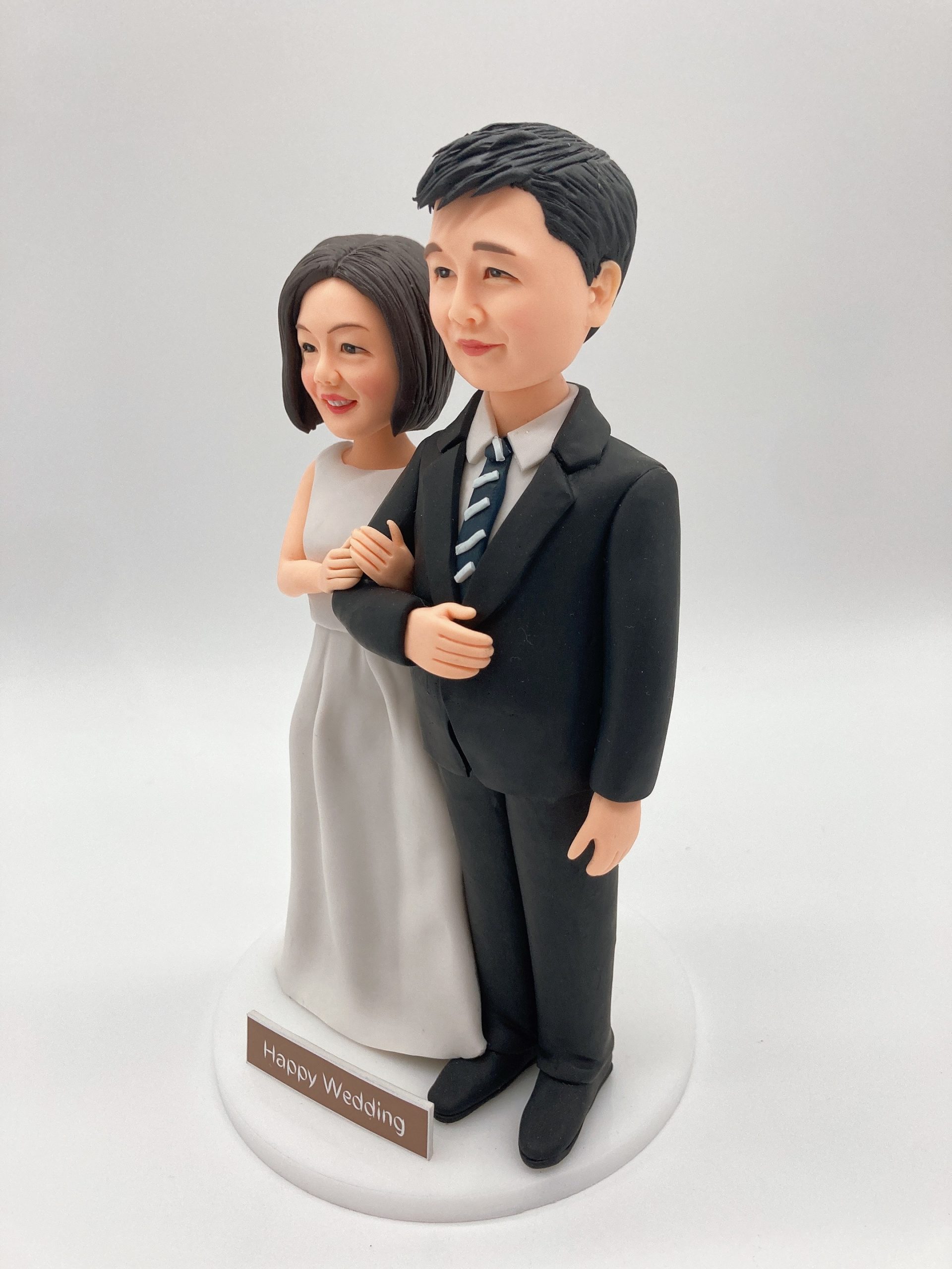 玻璃罩新人人像公仔訂造・婚禮紀念禮物推薦【新人西裝與晚禮服造型人像公仔永生花燈光玻璃罩擺設】香港新人結婚紀念品 / 婚宴送禮禮物 Wedding Custom Figurine - Image 11