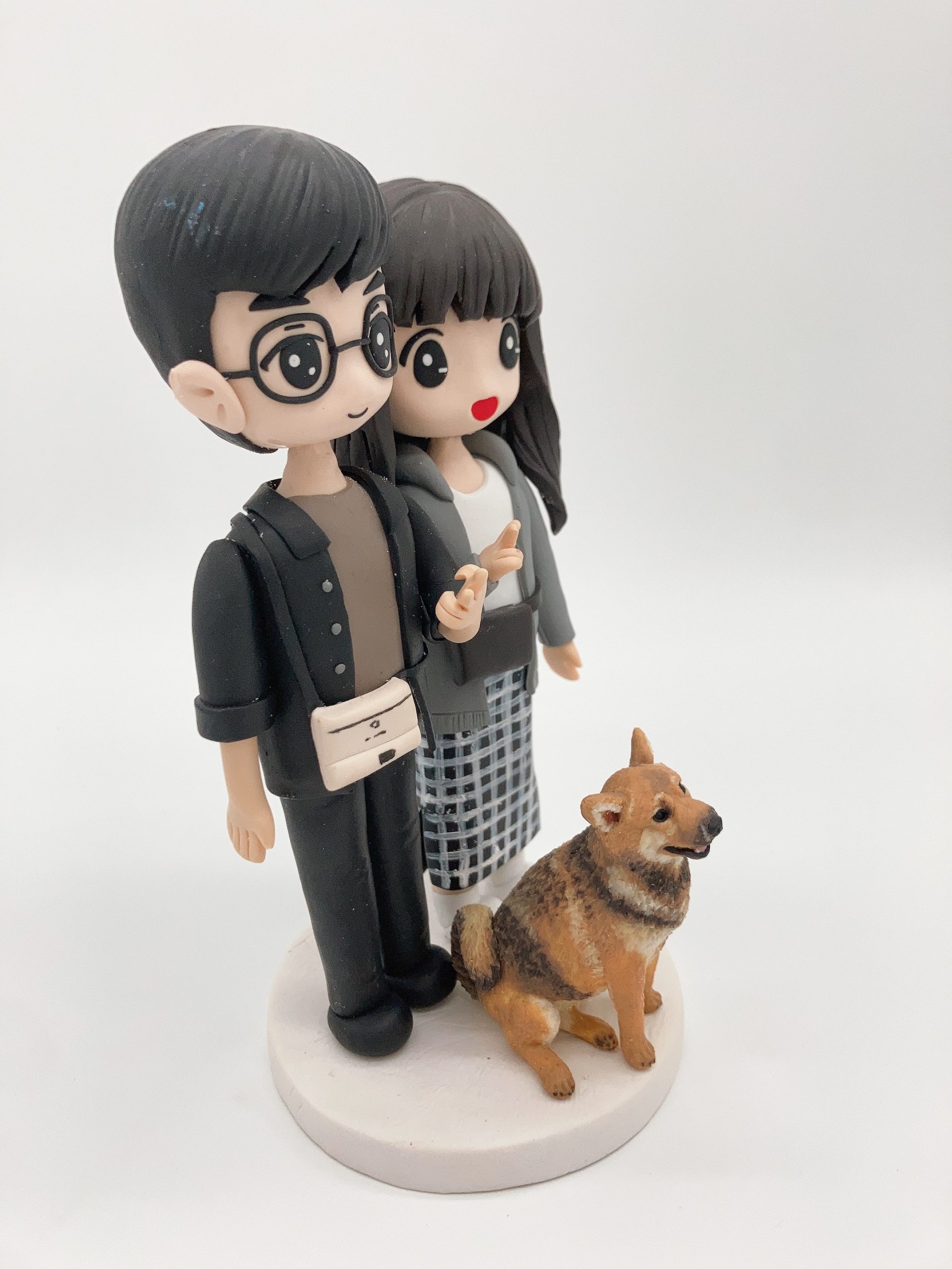 情侶與寵物紀念公仔、柴犬家庭日常回憶禮物【情侶與可愛柴犬汪星人休閒穿搭雙人連寵公仔】Couple with Shiba Inu Pet Figurine - Image 2