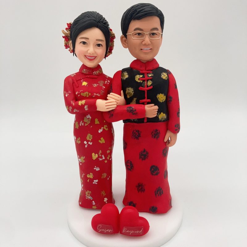 中式結婚裙褂紀念公仔、新人過大禮婚宴人像擺設【中式傳統裙褂與馬褂雙人新婚造型紀念人像公仔】Traditional Chinese Wedding Qun Kwa and Ma Gua Couple Figurine