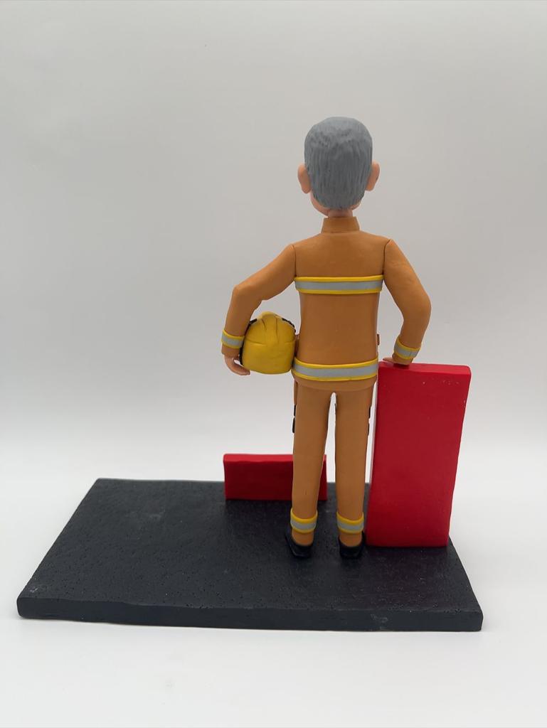 【消防員人像公仔】消防處榮休禮物推薦與元朗消防局紀念擺設 Firefighter Figurine - Image 3