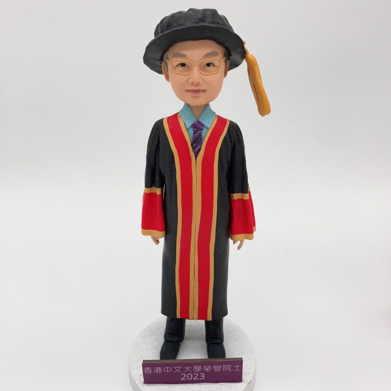 【中大畢業公仔】香港中文大學畢業禮物推薦與榮譽人像擺設 CUHK Graduation Figurine