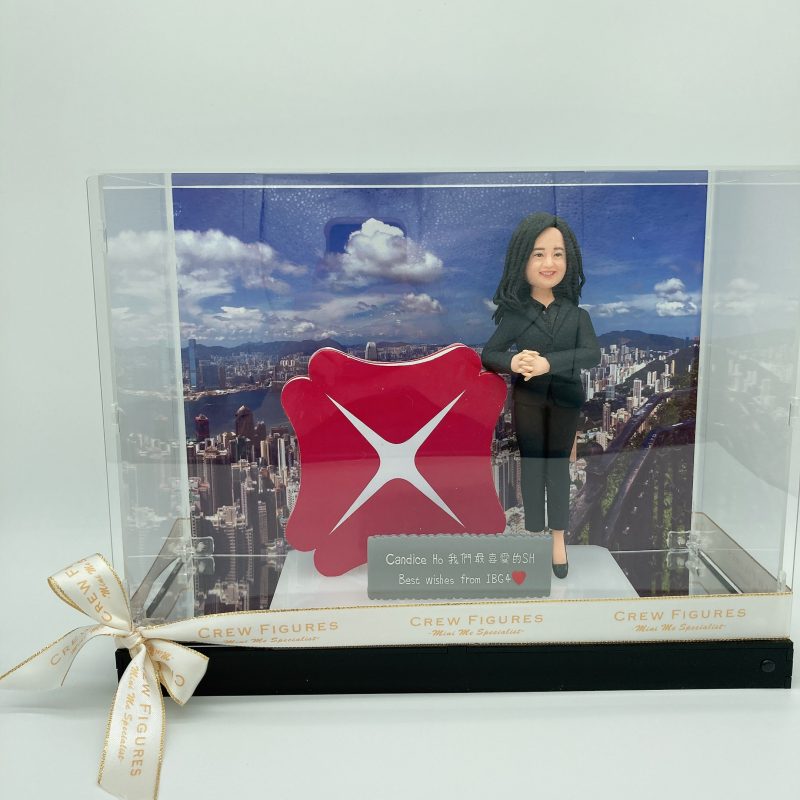 星展銀行人像公仔・離職紀念禮物推薦【DBS 星展銀行職員人像公仔】銀行家離職道別紀念品 / 辦公室行政人員訂造公仔 DBS Bank Figurine