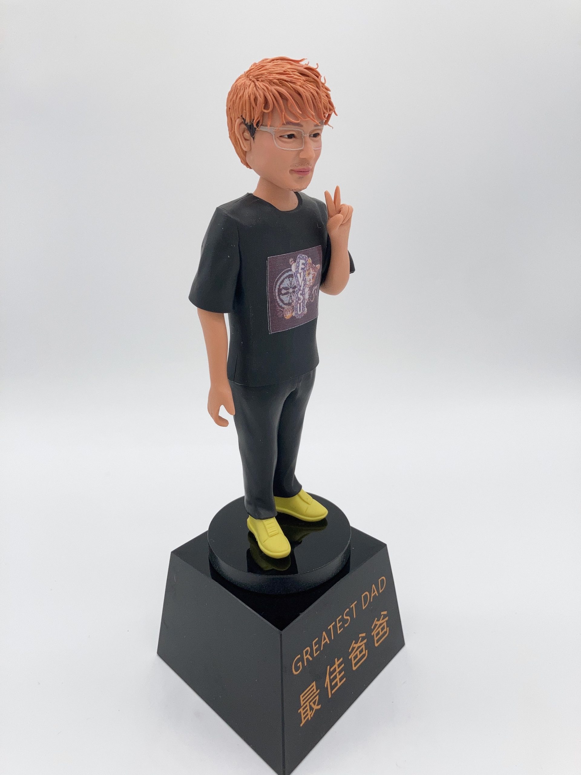 【GREATEST DAD 最佳爸爸 · 父親節人形獎盃】客製化父親節禮物與人像公仔 Trophy Figurine - Image 4