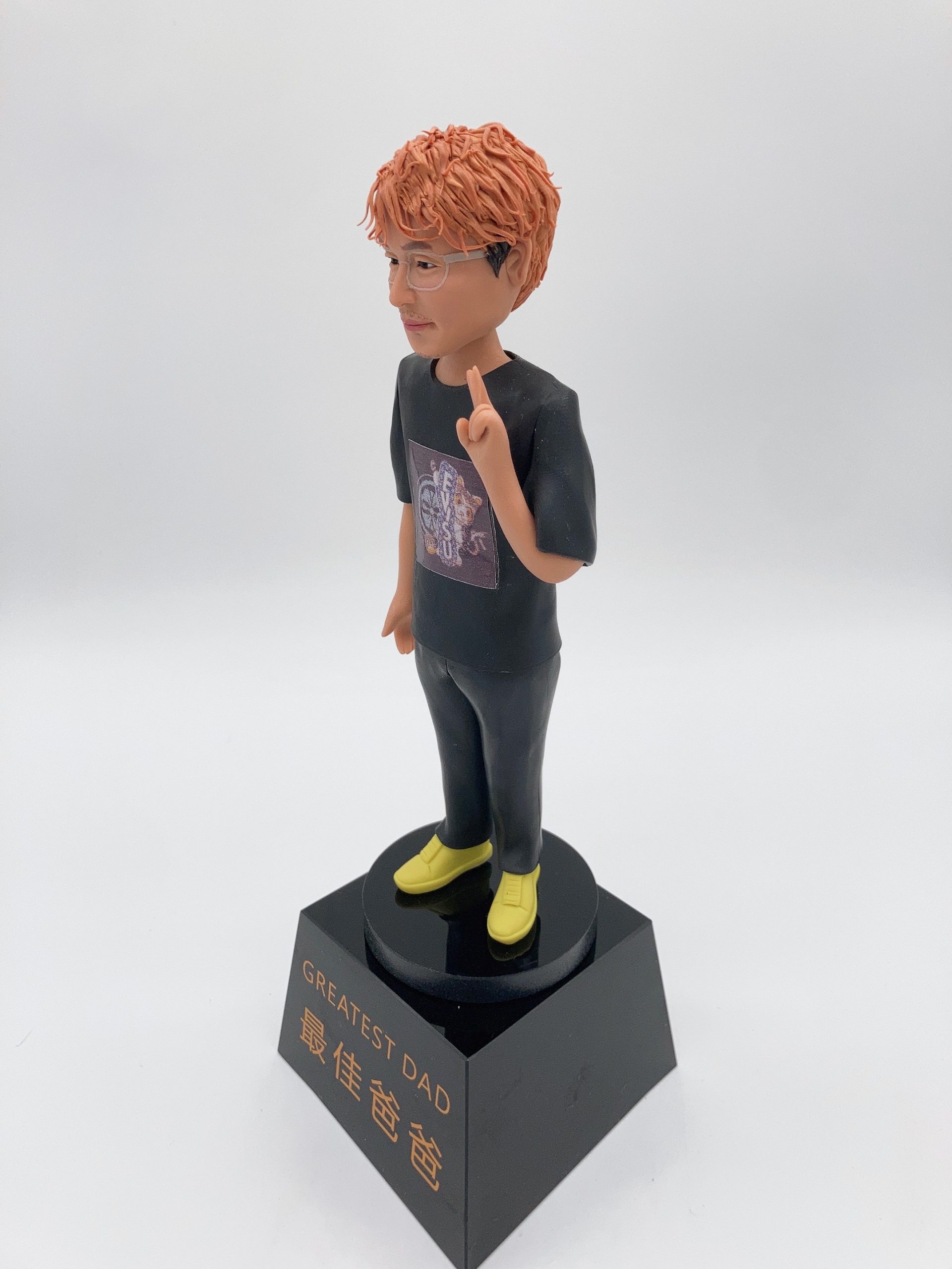 【GREATEST DAD 最佳爸爸 · 父親節人形獎盃】客製化父親節禮物與人像公仔 Trophy Figurine - Image 3