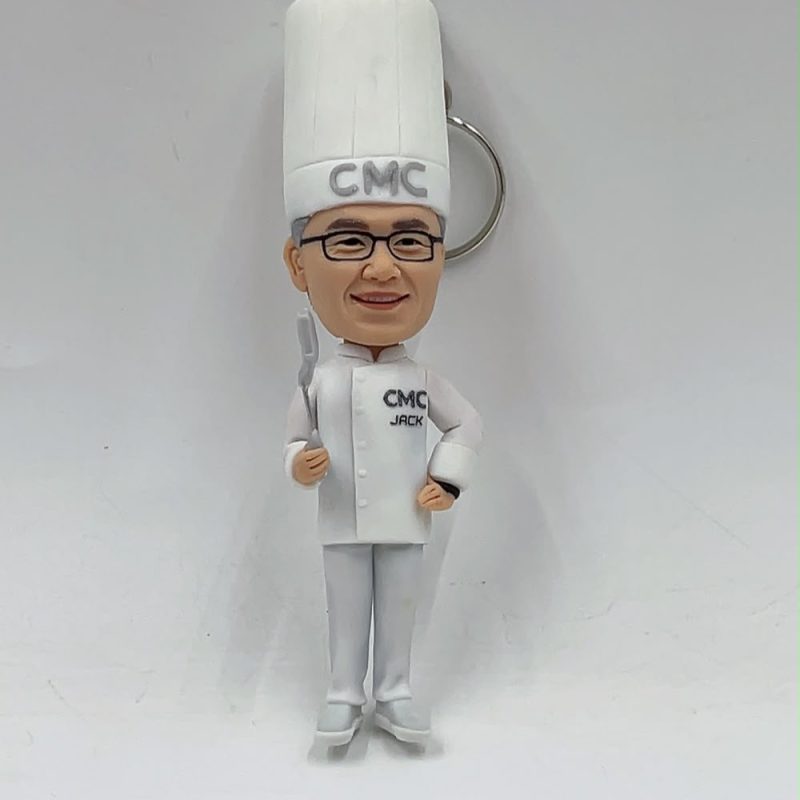 廚師禮物推薦、餐飲業紀念人像公仔【CMC 專業主廚廚師造型人像鎖匙扣】廚藝大賽紀念品 / 餐飲界客製化真人鎖匙扣 Custom Chef Keychain
