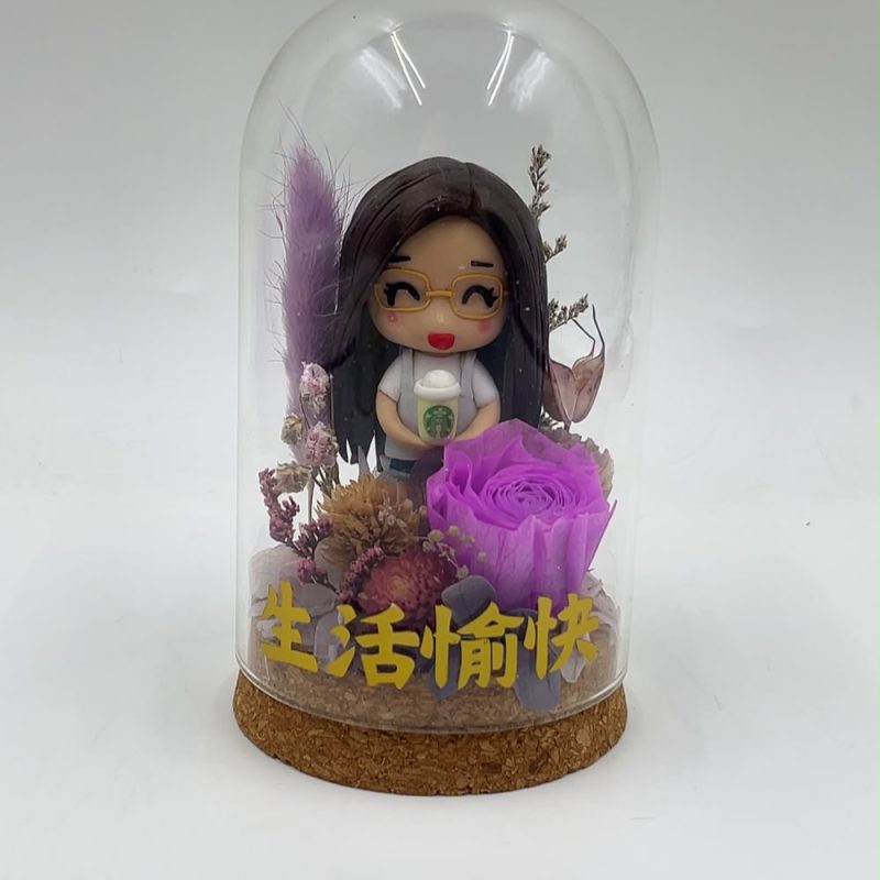 永生花迷你玻璃罩人像公仔花瓶、手捧咖啡杯造型客製化公仔【迷你乾燥花藝擺設】Mini Dome Figurine