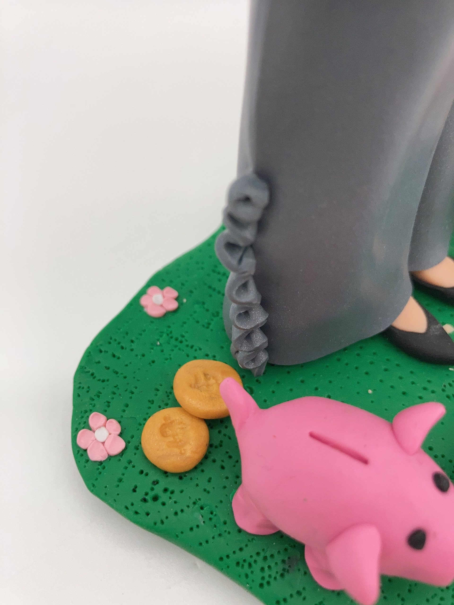 【老師人像公仔】訂製真人教師公仔連感謝花束與紀念獎盃擺設 Teacher Figurine - Image 4