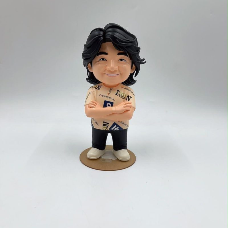 客製化真人公仔、品牌標誌人像擺設【ION 品牌印花 T-Shirt 交叉手造型人像公仔】企業紀念品 / 3D列印真人公仔訂造 ION Brand Custom Figurine