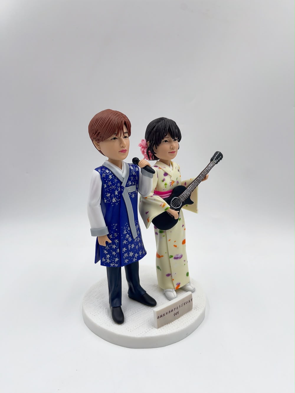 多元文化搖滾樂隊雙人人像公仔、韓服和服與搖滾皮衣造型客製化公仔【日韓傳統服飾及搖滾吉他雙風格擺設】Multicultural Rock Band Custom Figurine - Image 7