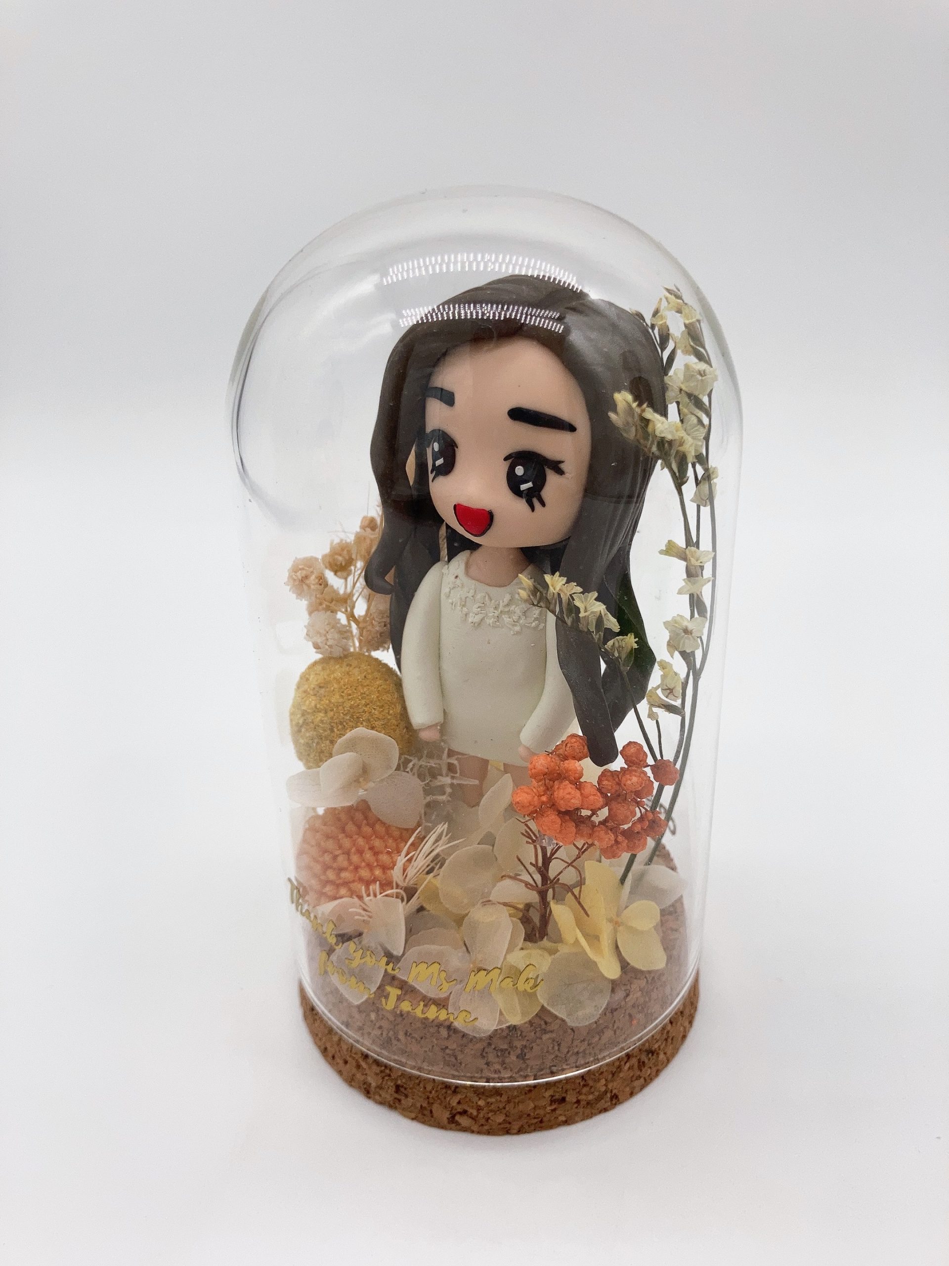 【Mini 花樽人像公仔】訂製迷你永生花玻璃罩連刻字玻璃瓶與乾花擺設 Mini Floral Dome Figurine - Image 2