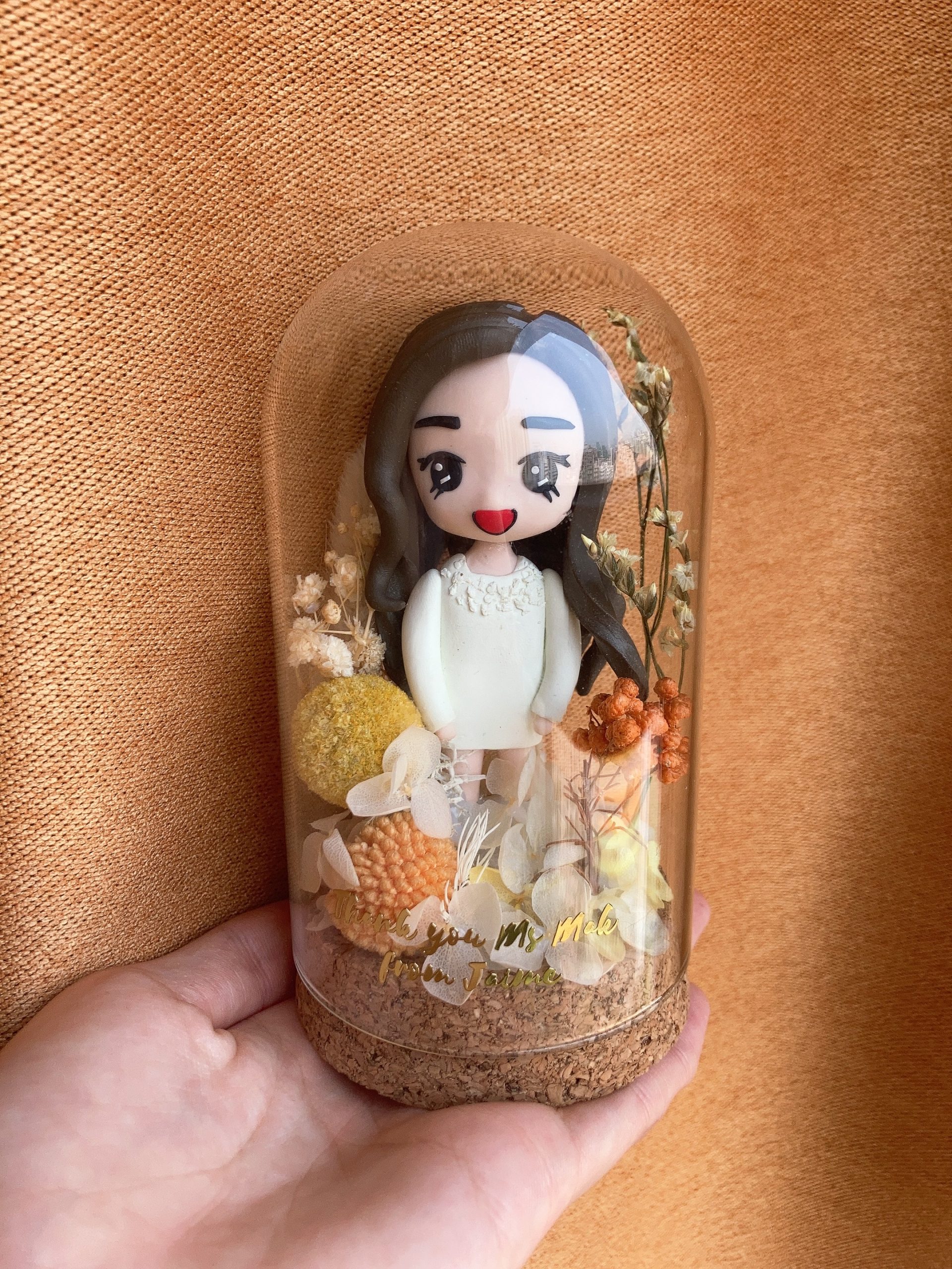 【Mini 花樽人像公仔】訂製迷你永生花玻璃罩連刻字玻璃瓶與乾花擺設 Mini Floral Dome Figurine