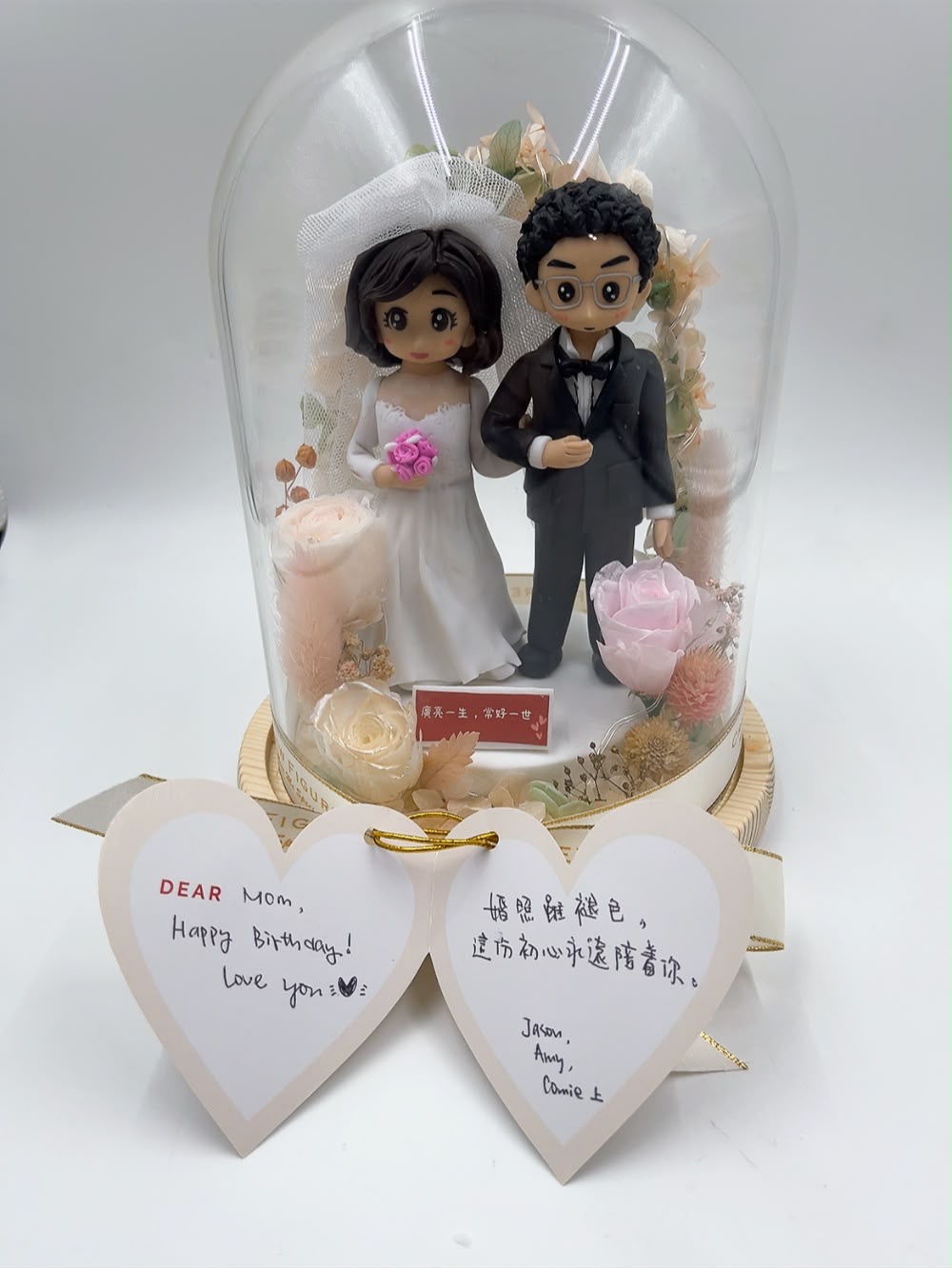 浪漫婚禮永生花LED燈罩人形公仔、新郎新娘客製化人像公仔【「願來一生,常好一世」專屬銘牌與夢幻花藝燈飾】Wedding Couple Preserved Flower LED Custom Figurine