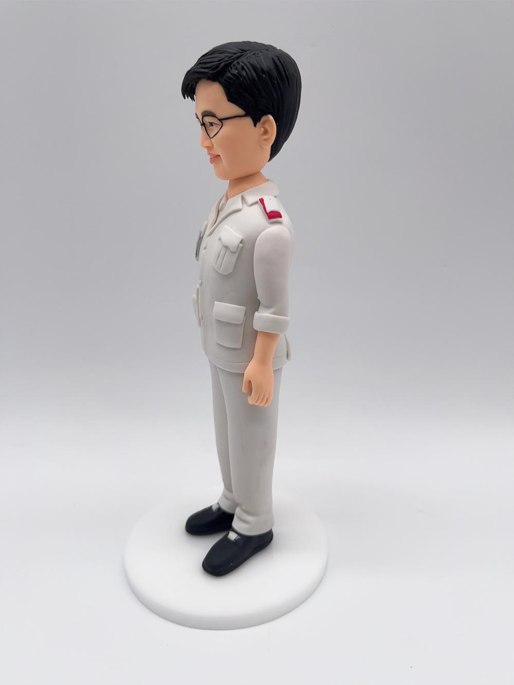香港男護士職場人像公仔訂造・醫療人員紀念禮物推薦【白色護士制服造型公仔】香港醫護人員紀念品 / 離職轉職致敬禮物 Male Nurse Custom Figurine - Image 2