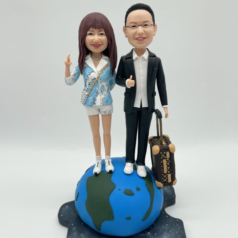 環游世界情侶人像公仔、商務西裝與旅遊行李箱人像擺設【地球底座雙人紀念人像公仔】World Tour Couple Figurine