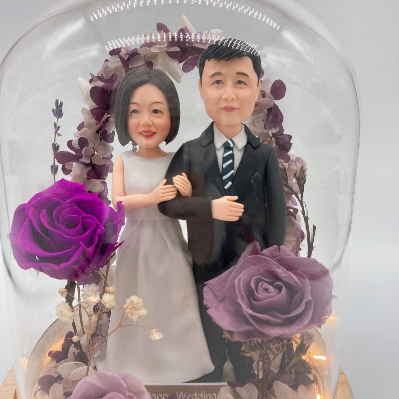 紫色永生花玻璃罩人像公仔【紫色永生花與玻璃罩結婚人像公仔】Purple Preserved Flower Glass Dome Couple Figurine