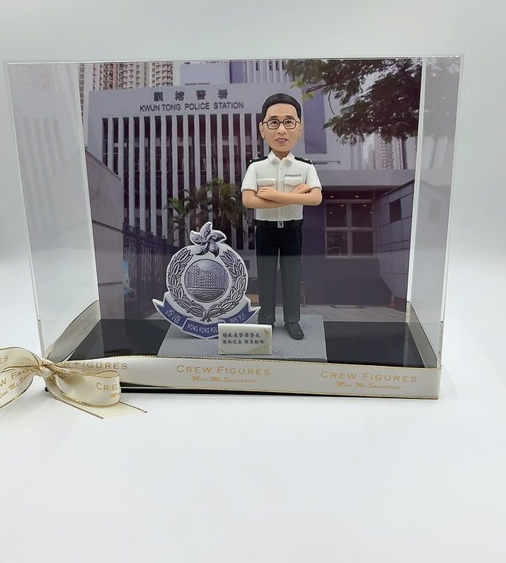 香港警察紀念品【觀塘警署警務人員人像公仔】警察榮休及內部調職紀念品 Kwun Tong Police Station Figurine