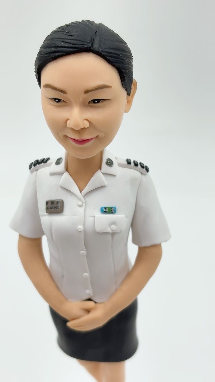 紀律部隊紀念品首選【香港入境處職員制服人像公仔】入境事務處離職、榮休客製化公仔 Immigration Department Officer Figurine - Image 3