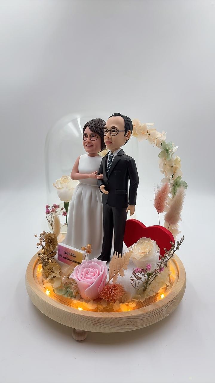 結婚週年紀念禮物首選【40週年婚紀念玻璃罩人像公仔】永生花雙人客製化公仔 Wedding Anniversary Glass Dome Figurine - Image 3
