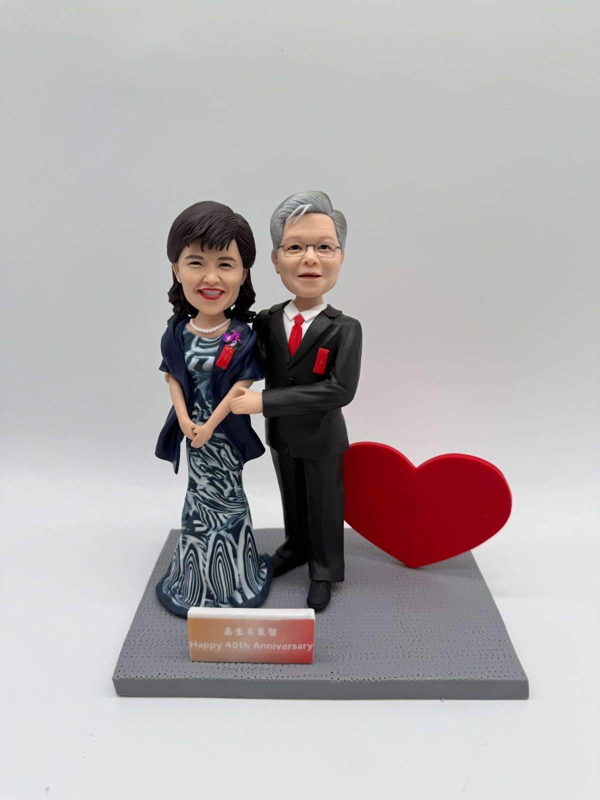 結婚紀念日禮物首選【40週年紅寶石婚晚宴雙人人像公仔】大紅心客製化週年紀念公仔 Ruby Anniversary Couple Figurine