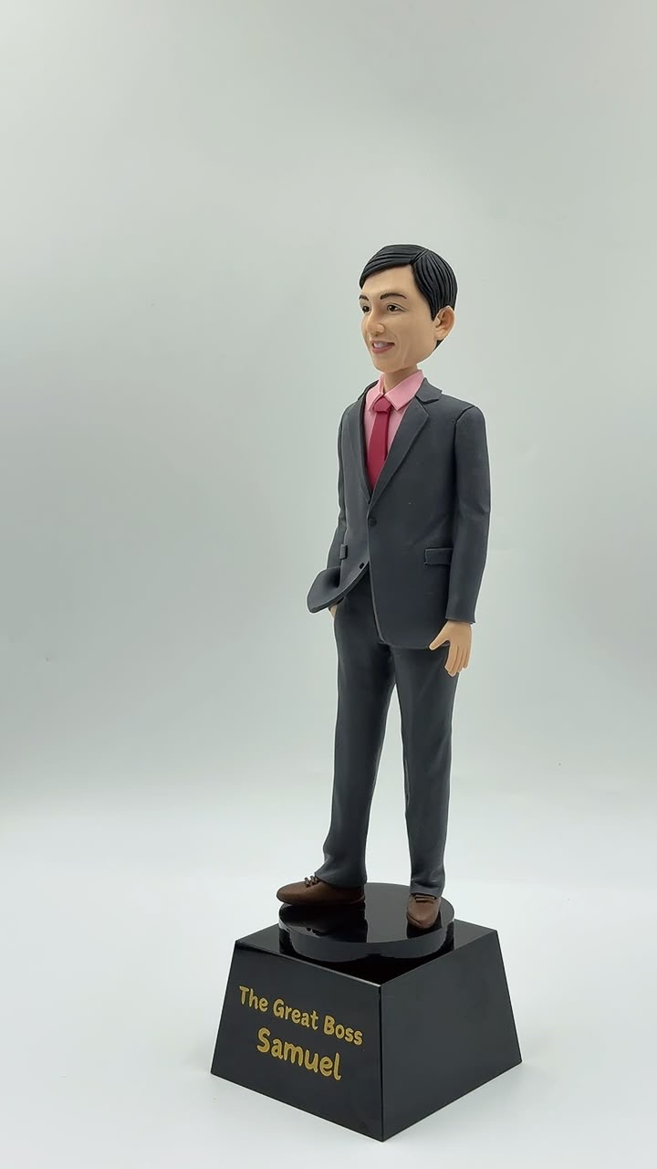公司老闆禮物首選【讓安財務策劃人像公仔】商務行政人員紀念品、企業領袖客製化公仔 Venhouse Financial Planning Figurine - Image 3