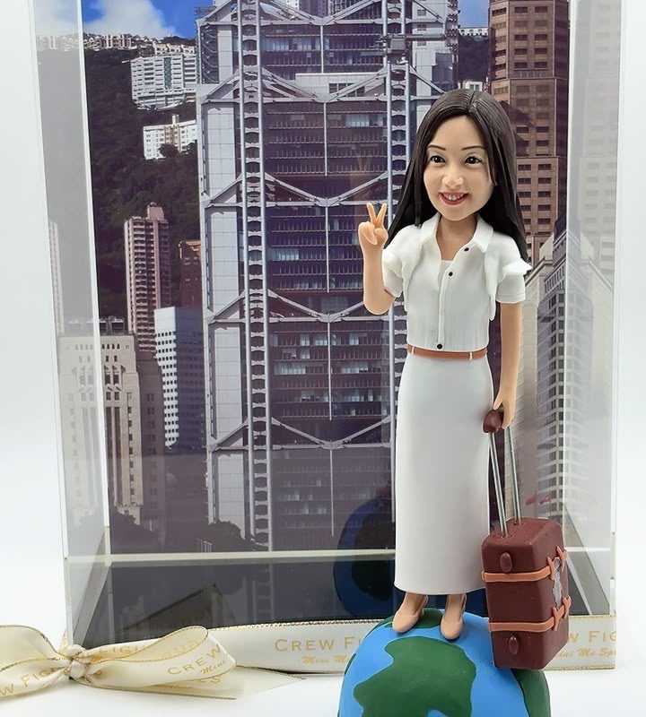 員工退休禮物【旅遊行李箱人像公仔】匯豐銀行紀念品、環遊世界主題 HSBC Retirement Figurine
